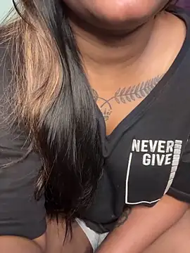 Hot_Urvi webcam