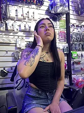 emily_24x webcam