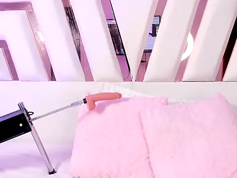 MiaKleinX webcam