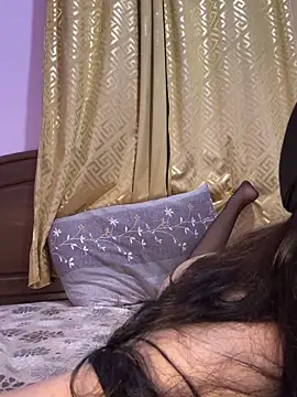 QueenRima99 live cam on StripChat
