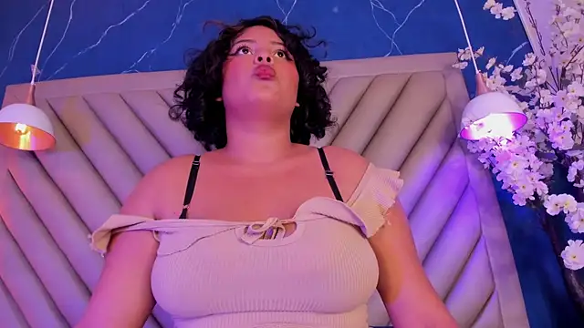 NaomiVelour webcam