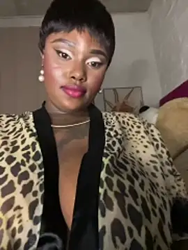 queen_nobuhle_femdom_777's live room