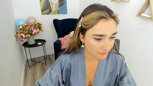 GoldenHeart_1 live cam on StripChat