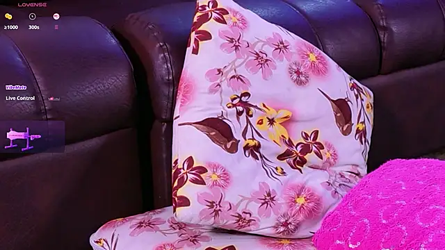 Watch lara_giraldo live on EroticFlix - High definition streams
