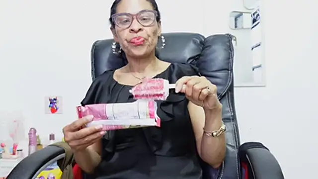 Aries_Mature webcam