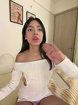 Watch ZaraLuuv live on EroticFlix - High definition streams
