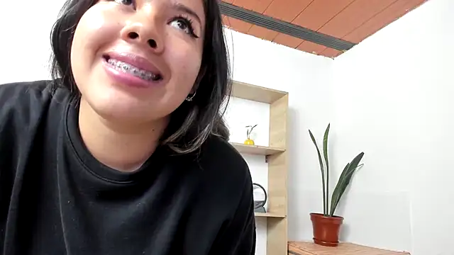 LinaBrowm webcam