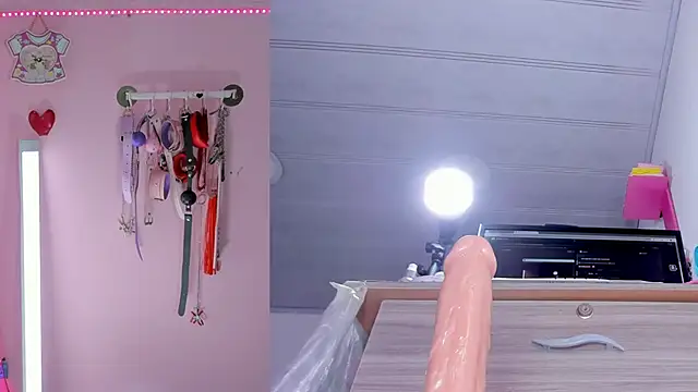 emily_foxxxii webcam