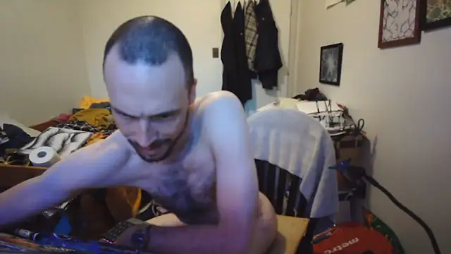 JohnnyMoves webcam