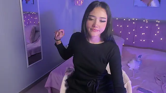 Watch ela_petit live on EroticFlix - High definition streams