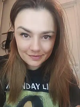 KrissSexi Live Webcam on Stripchat