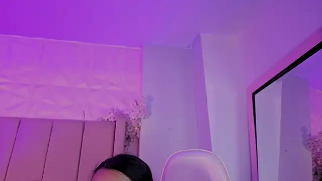 MollyBigBoobs12 live cam on StripChat