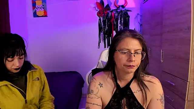 dungeongirls (Ask my age) - Spank