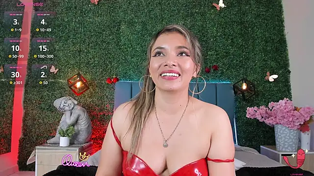 Kiaraa88 live cam on StripChat