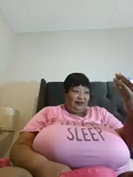 nancy111 live cam on StripChat