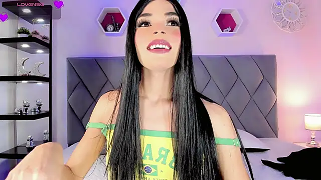 Amira_Ember webcam