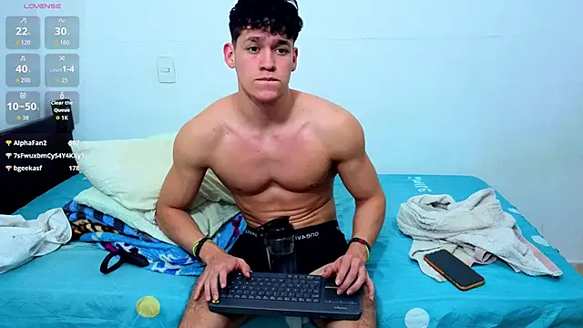 Luke_Muscle webcam