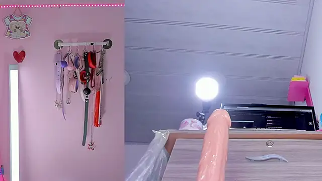 emily_foxxxii webcam