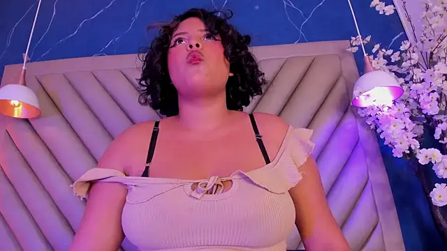 NaomiVelour webcam