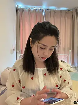 orangeoneday (F milf) - 大厅玩三合一震动棒