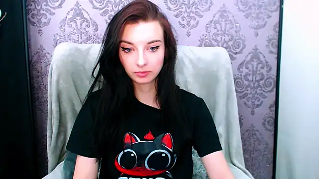 DominantLuna webcam