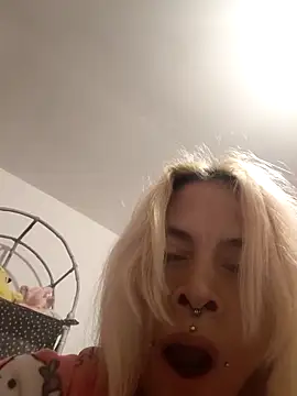 sofigirlgold live cam on StripChat