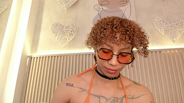 daiana_curly webcam