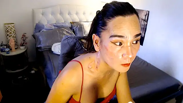 NinaDOM4CUM webcam
