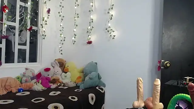 IncognitoLive1 live cam on StripChat