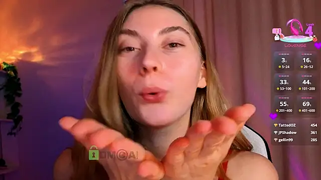 lady_curls webcam