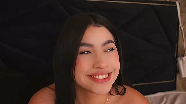 NatashaKyris webcam