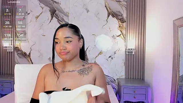 TianaaJackson webcam