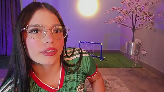 Watch Hailey-Fox live on EroticFlix - High definition streams