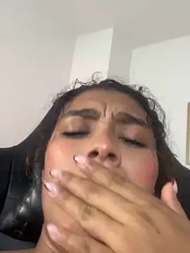aleja_montiel__ (F young) - Top off + nipple clamps