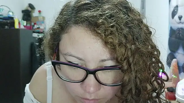 curly_greeneyed