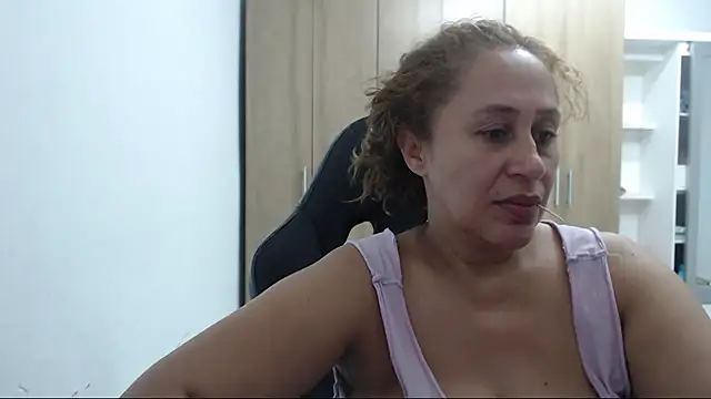 RoxanaLove9 webcam