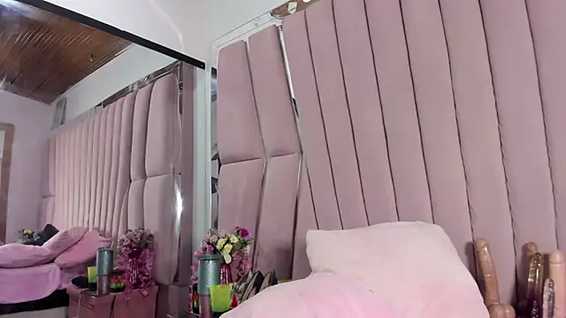 Sasha_Petitte webcam