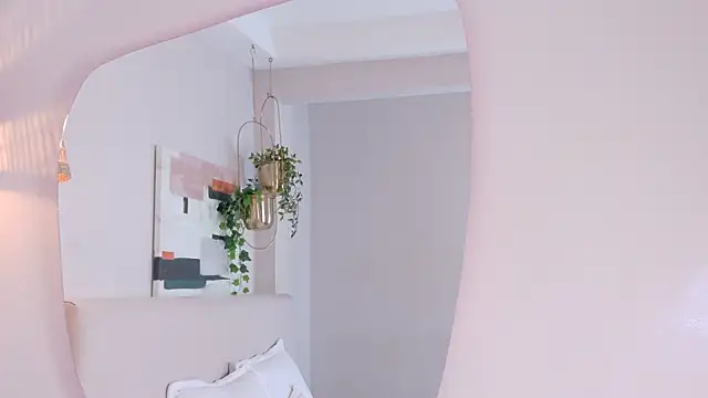 VioletBloomm webcam