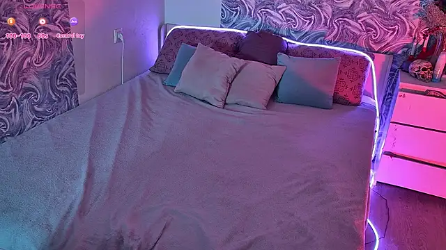 Miss_Maya_Mils webcam