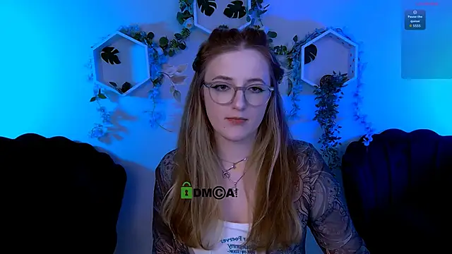 luna_berryy (F young) - show ass + oil show