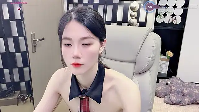 Yueyue-MM live cam on StripChat