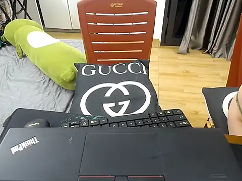 Maia_9999 webcam