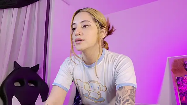 annie_mora webcam