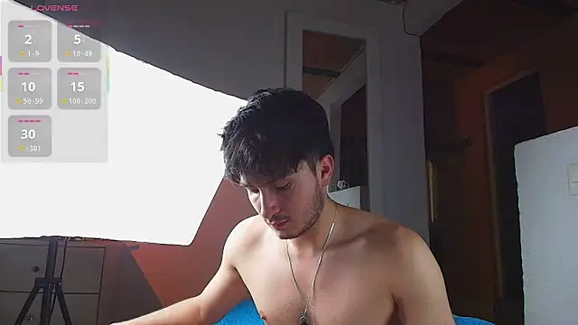 santyago_taylor live cam on StripChat