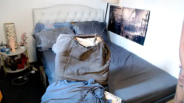 NinaDOM4CUM webcam