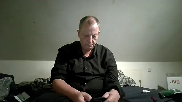 chubbybear2cum live cam on StripChat