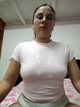 Watch selena_gomez2 live on EroticFlix - High definition streams