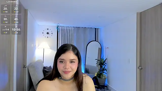 NikaVelvet1 live cam on StripChat