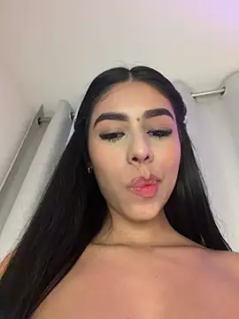 rossie_blooms (F teen) - Teasing boobies 🥴