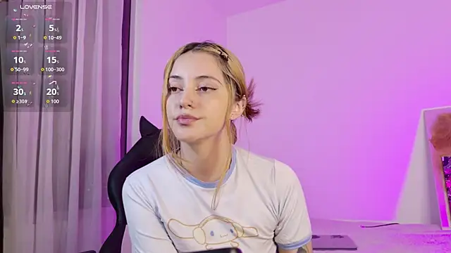 annie_mora webcam